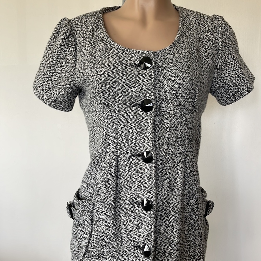 L rare to find  buttons down w pockets fully lined Womens DRESS size MEDIUM